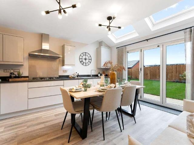 4 bedroom semi detached house for sale