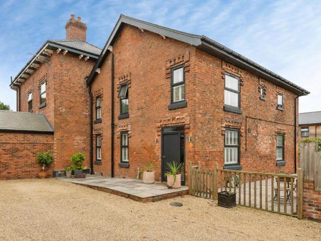 4 bedroom semi detached house for sale