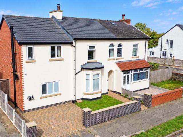 4 bedroom semi detached house for sale