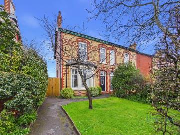 4 bedroom semi detached house for sale