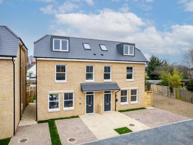 4 bedroom semi detached house for sale