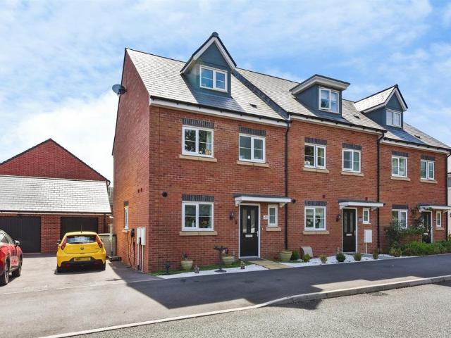 4 bedroom semi detached house for sale
