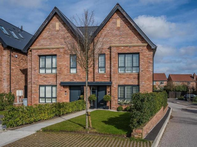 4 bedroom semi detached house for sale