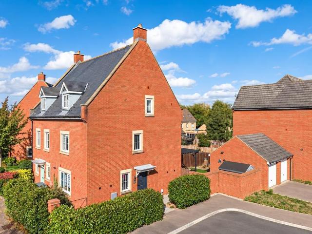 4 bedroom semi detached house for sale