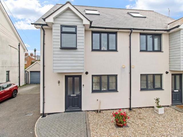 4 bedroom semi detached house for sale