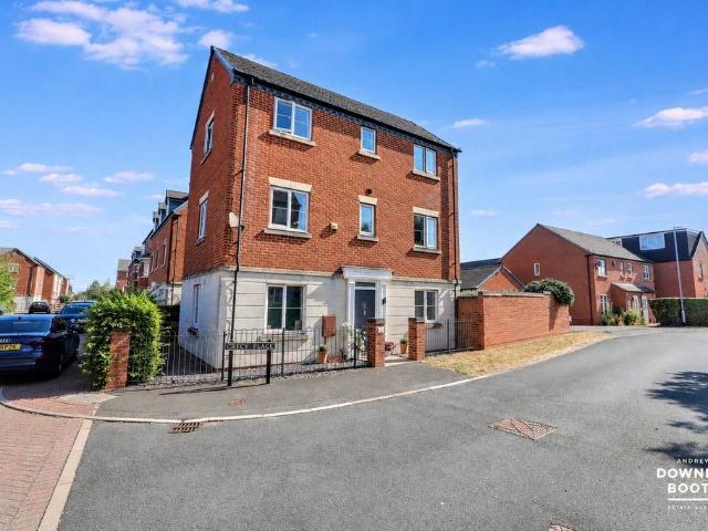 4 bedroom semi detached house for sale