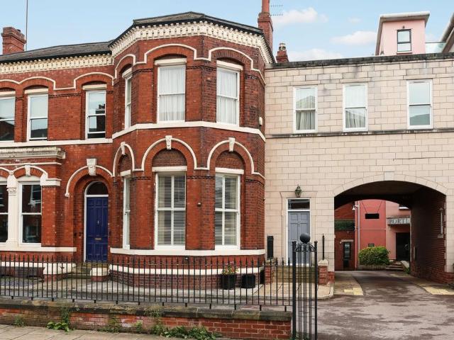 4 bedroom semi detached house for sale