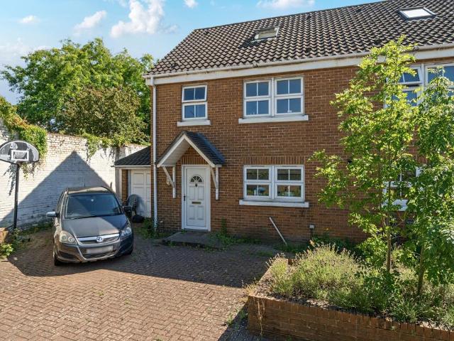 4 bedroom semi detached house for sale