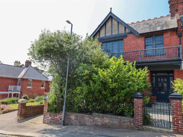 4 bedroom semi detached house for sale