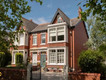 4 bedroom semi detached house for sale