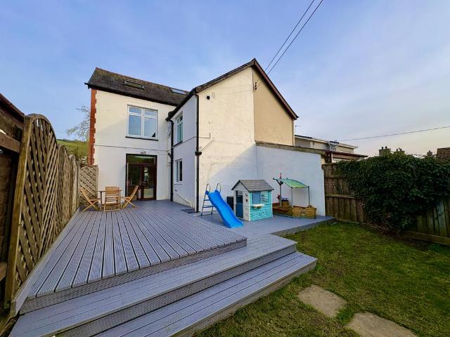 4 bedroom semi detached house for sale