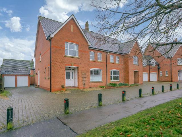 4 bedroom semi detached house for sale