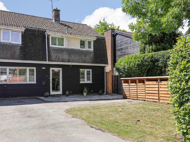 4 bedroom semi detached house for sale