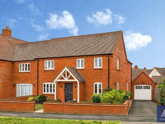4 bedroom semi detached house for sale