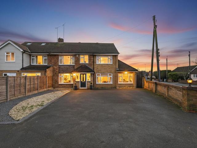4 bedroom semi detached house for sale