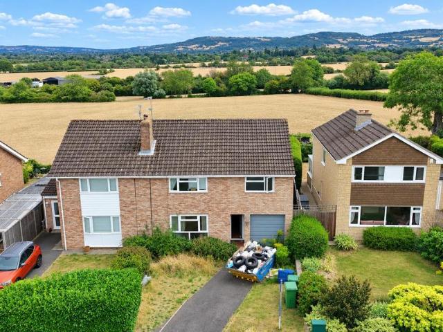 4 bedroom semi detached house for sale
