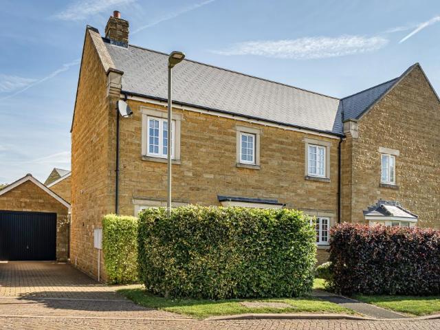4 bedroom semi detached house for sale