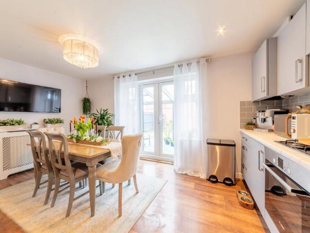 4 bedroom semi detached house for sale