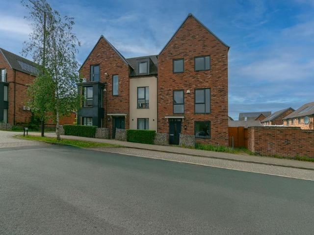4 bedroom semi detached house for sale
