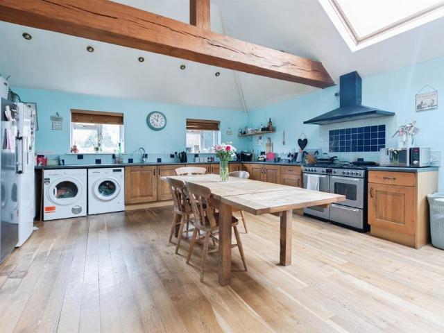 5 bedroom semi detached house for sale