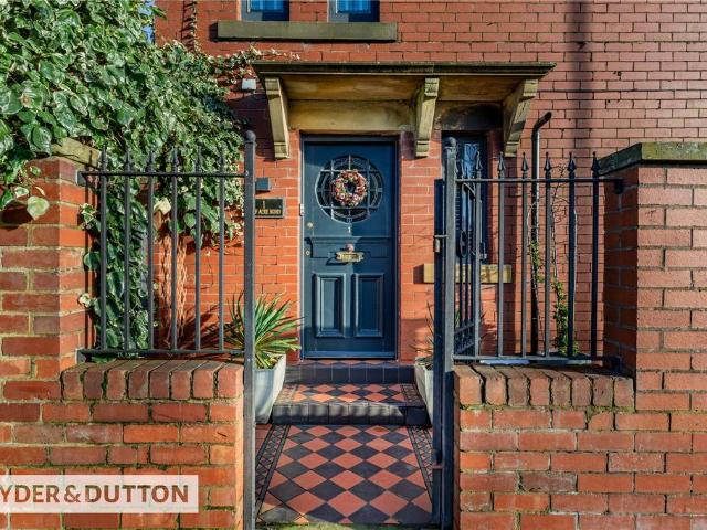 4 bedroom semi detached house for sale