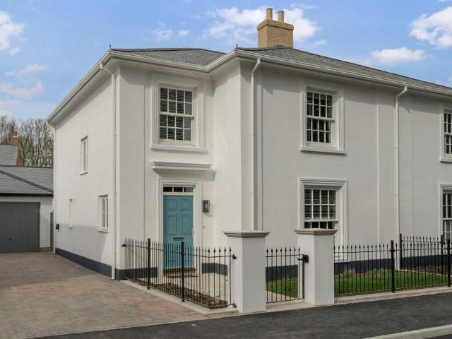 4 bedroom semi detached house for sale