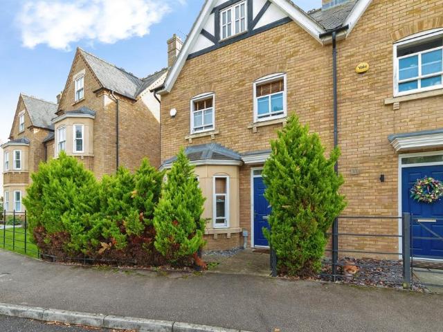 4 bedroom semi detached house for sale