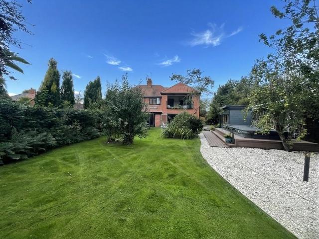 4 bedroom semi detached house for sale