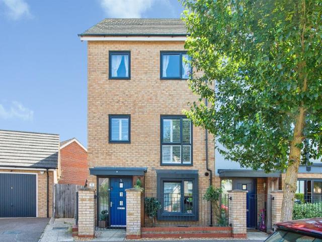 4 bedroom semi detached house for sale