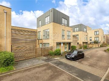 4 bedroom link detached house for sale