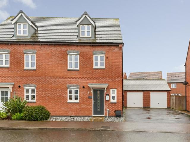 4 bedroom semi detached house for sale