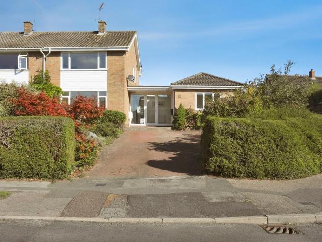 4 bedroom semi detached house for sale