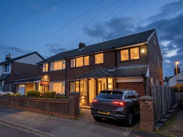 4 bedroom semi detached house for sale