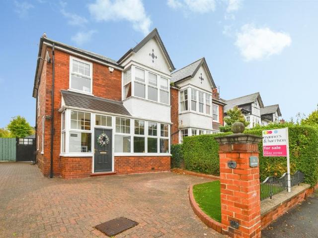 4 bedroom semi detached house for sale