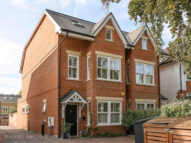 4 bedroom semi detached house for sale