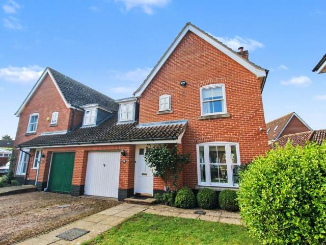 4 bedroom semi detached house for sale