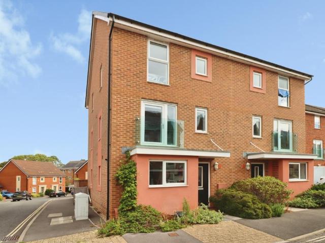 4 bedroom semi detached house for sale