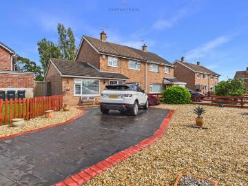 4 bedroom semi detached house for sale