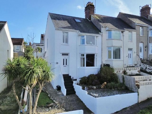 4 bedroom end of terrace house for sale