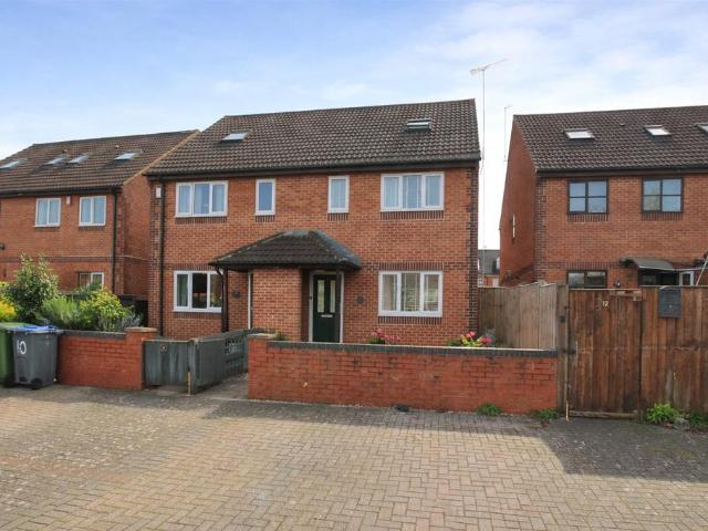 4 bedroom semi detached house for sale