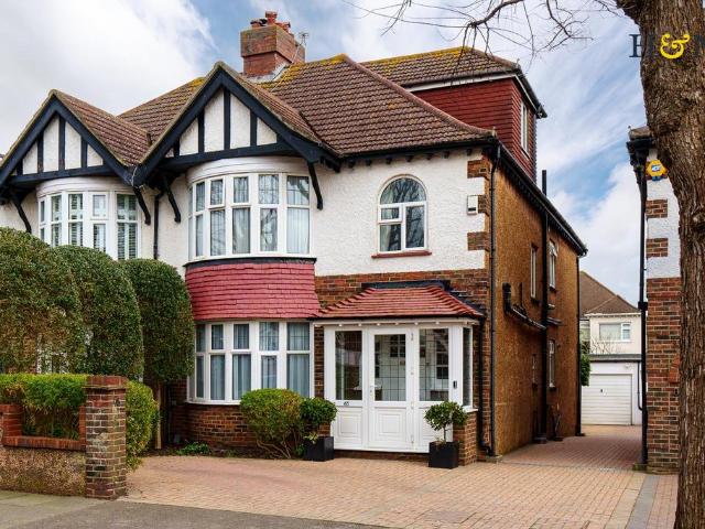 4 bedroom semi detached house for sale