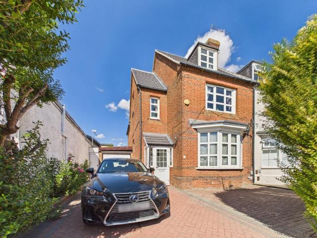 4 bedroom semi detached house for sale
