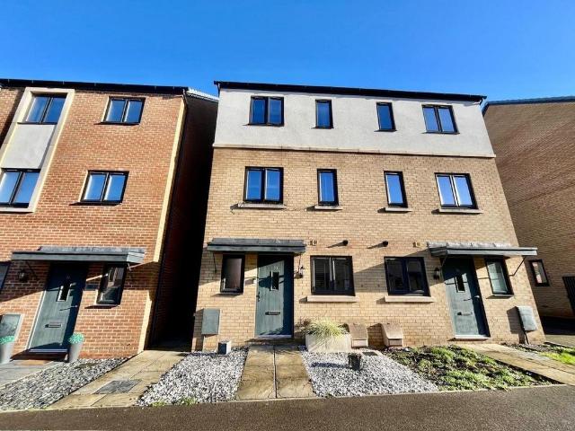 4 bedroom semi detached house for sale