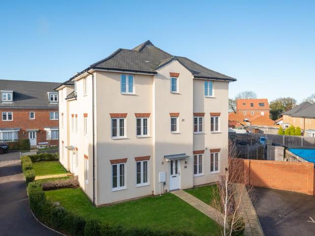 4 bedroom semi detached house for sale