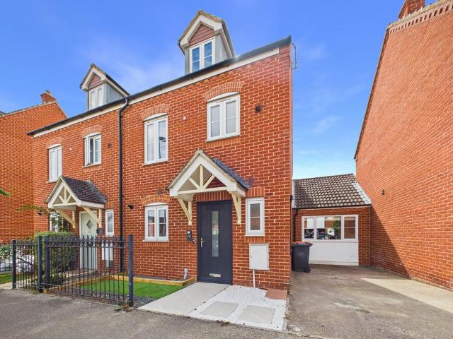 4 bedroom semi detached house for sale