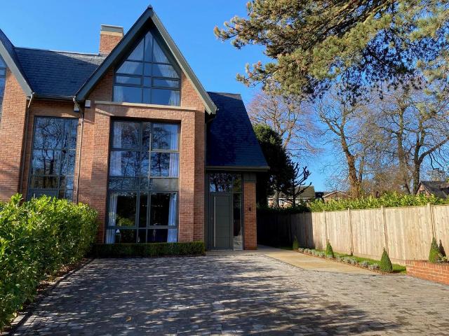 4 bedroom semi detached house for sale