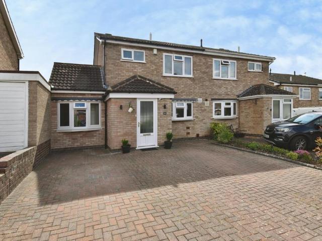 4 bedroom semi detached house for sale