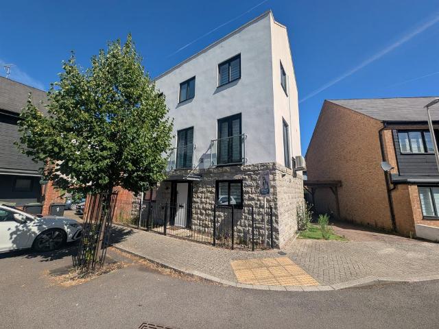 4 bedroom semi detached house for sale