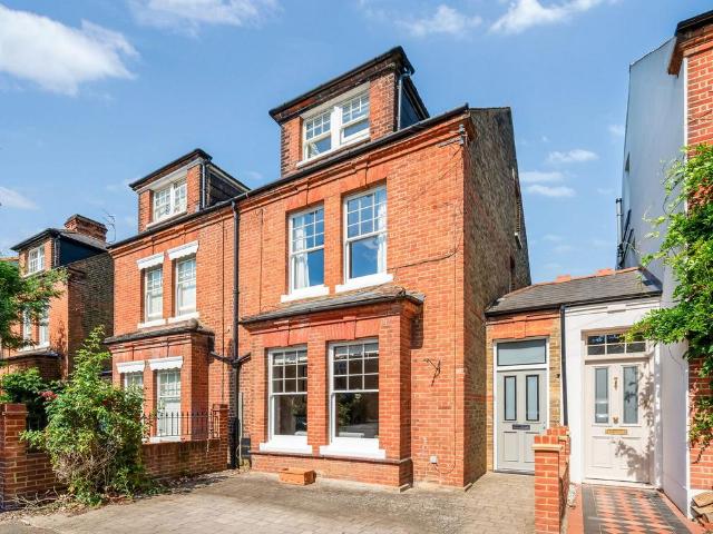 4 bedroom semi detached house for sale
