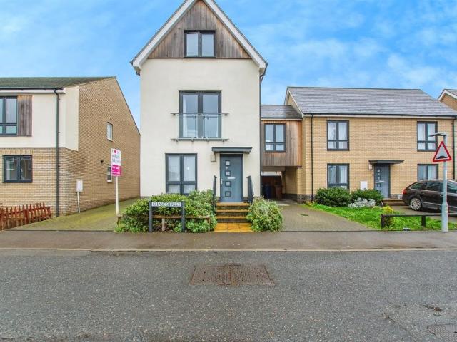 4 bedroom semi detached house for sale